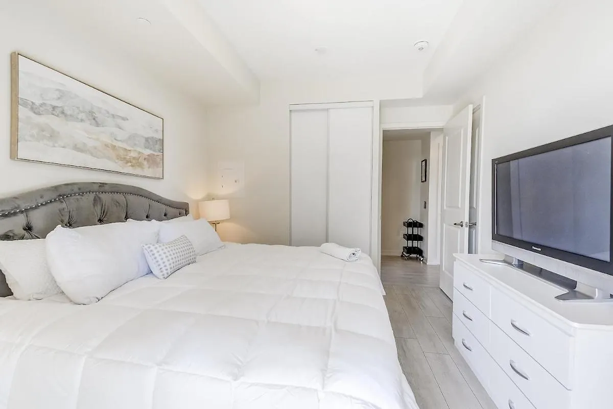 Apartment Toronto Condo With Lake Views