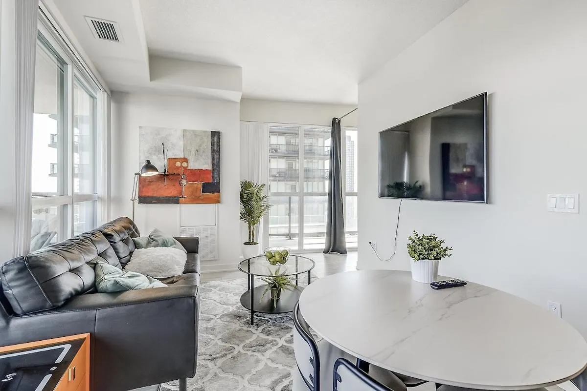 Toronto Condo With Lake Views