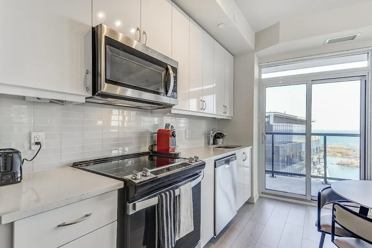 Toronto Condo With Lake Views 0*,